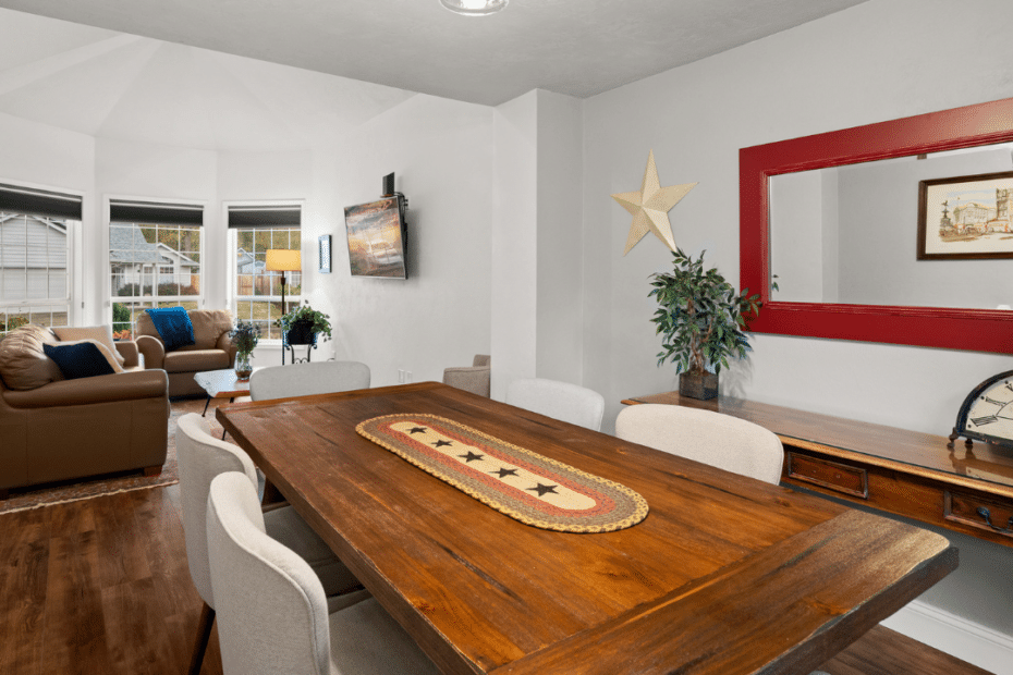 Dining room in Fernwood Circle Property Management's guest house.